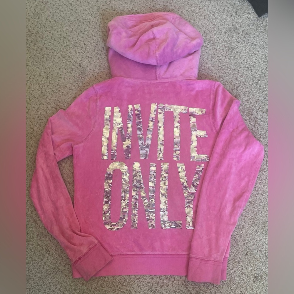 VS PINK HTF VIBTAGE RARE BLING “INVITE ONLY” FAUX FUR HOODIE sz. L